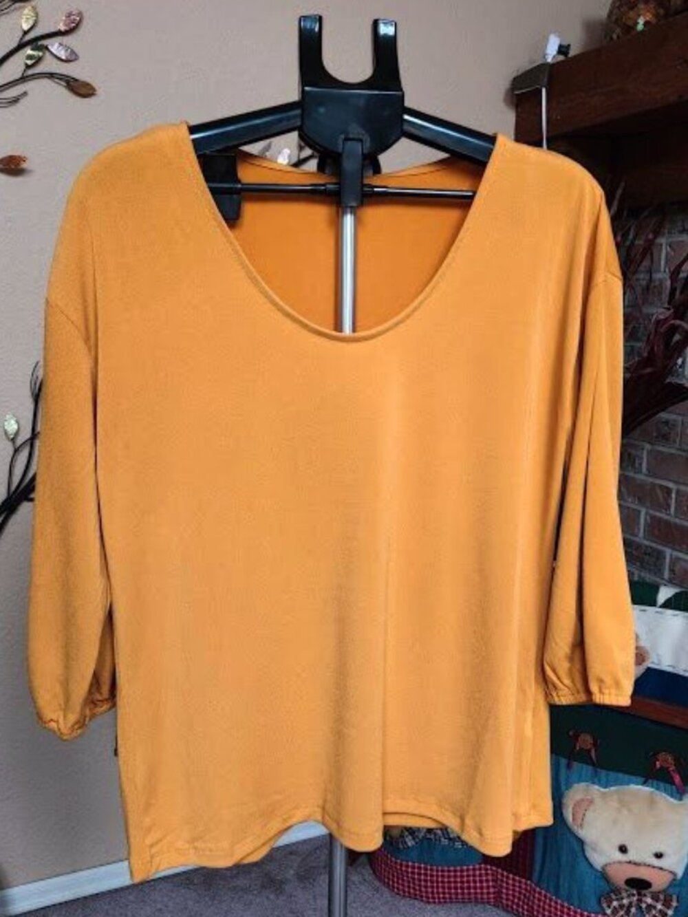 NWT Premise golden top sz Large